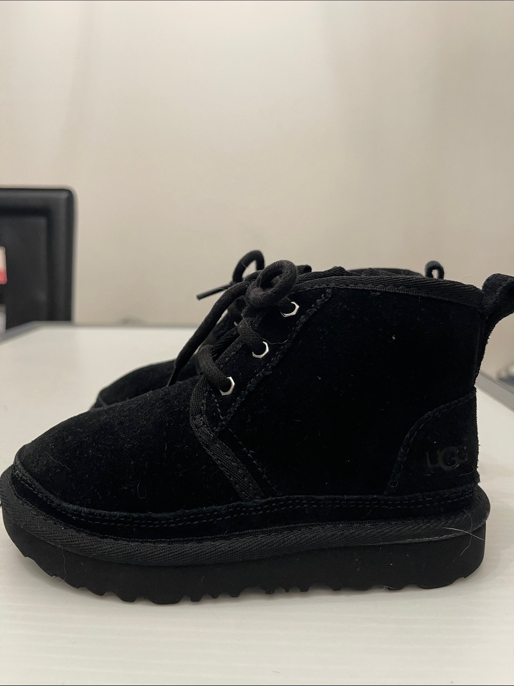 UGG WINTER NEUMEL II LACE- UP CHUKKA BOOT KIDS SIZE 10  (2-5yrs)